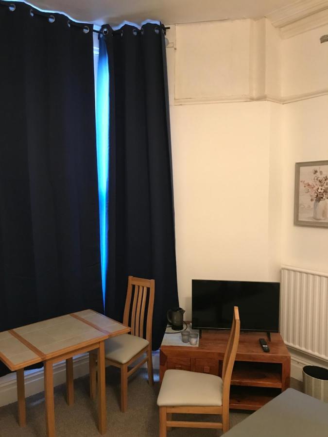 Sketty Budget Room En-Suite 8Mins Walk To Singleton Hospital, R3 מראה חיצוני תמונה